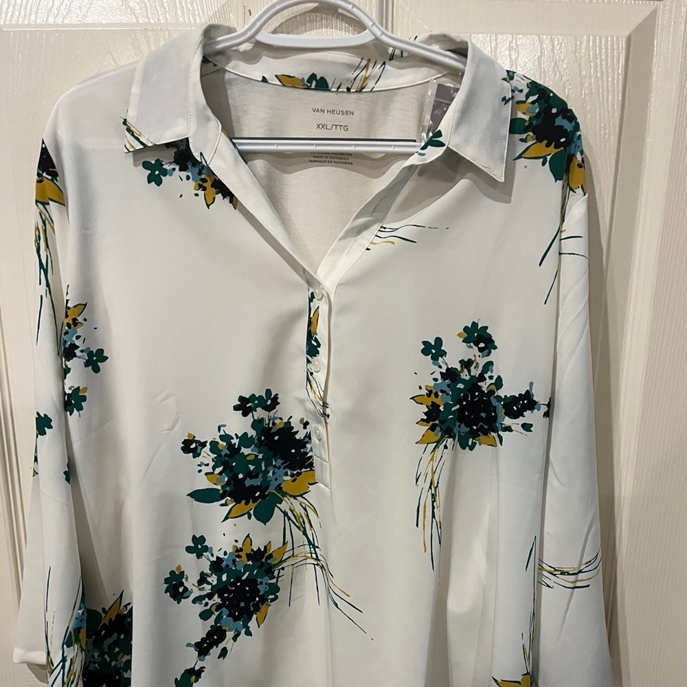 NWTs XXL VAN HEUSEN Long Sleeve Top.